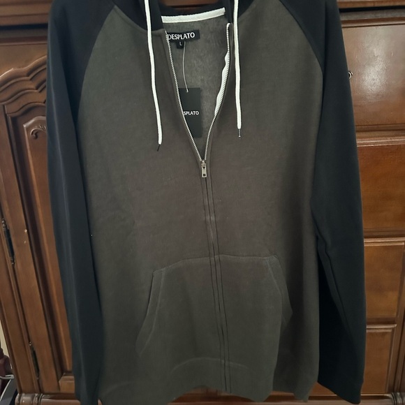 Men's Black and Gray full zip up workout jacket with hoodie. New - Picture 4 of 7